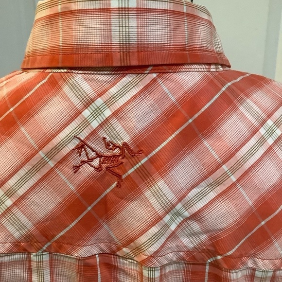 Arc’Teryx Melodie Red Plaid Button Down Shirt with Adjustable Sleeves Size XL - Picture 7 of 16